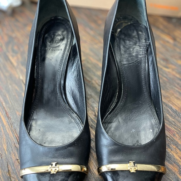 Tory Burch Elegant Black Wedge Shoes - Picture 2 of 6